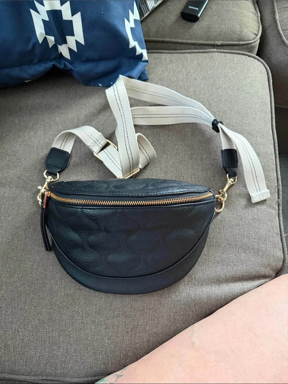 Universal Thread Black Pebbled Leather Crossbody Belt Bag with Cream Strap